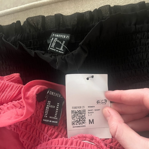 Forever 21 Ruffle Skirt Black & Pink - Picture 2 of 5